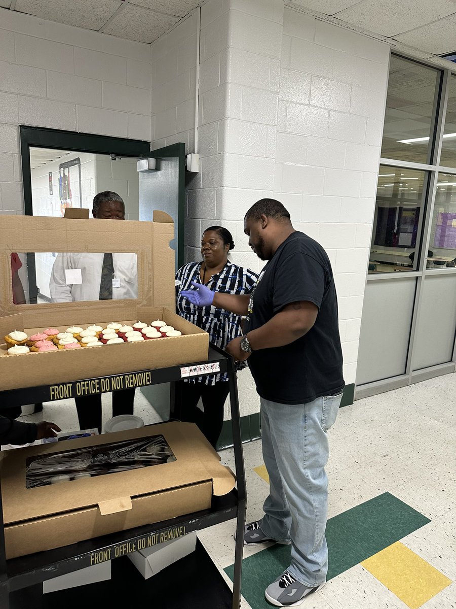 Neal Middle School (@dpsnealmiddle) on Twitter photo Celebrating teachers and staff is what we do!! Principal <a href="/MrTCovington/">Terrence Covington</a> & the admin team enjoyed handing out cupcakes today for #TeacherAppreciateWeek <a href="/tawandahedgspe2/">Tawanda Hedgspeth Ed.S</a> <a href="/ne1smilez/">Nicole Coley Edwards</a> <a href="/cwbarringer/">Corey W. Barringer</a> #WeAreNeal Celebrating teachers and staff is what we do!! Principal <a href="/MrTCovington/">Terrence Covington</a> & the admin team enjoyed handing out cupcakes today for #TeacherAppreciateWeek <a href="/tawandahedgspe2/">Tawanda Hedgspeth Ed.S</a> <a href="/ne1smilez/">Nicole Coley Edwards</a> <a href="/cwbarringer/">Corey W. Barringer</a> #WeAreNeal