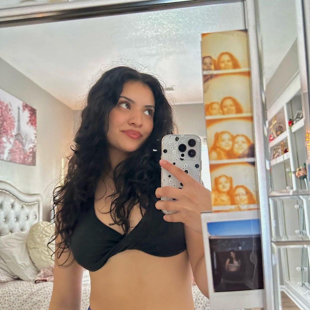 tinnyMolly's tweet photo. Me vs what I want 🧎🏻‍♀️💔 https://t.co/vGEjria2e1