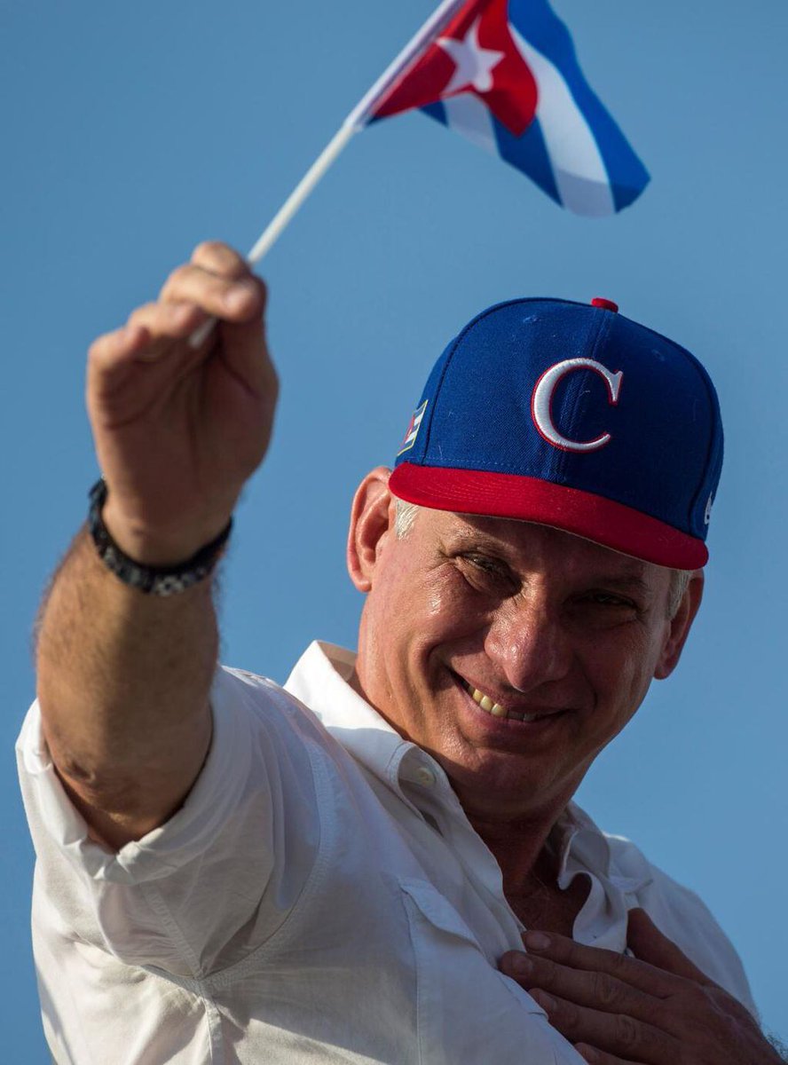 🇨🇺 | Atención #YoSigoAMiPresidente
Está en Tendencias ✌️!

¡Levanta esa bandera Cubano !