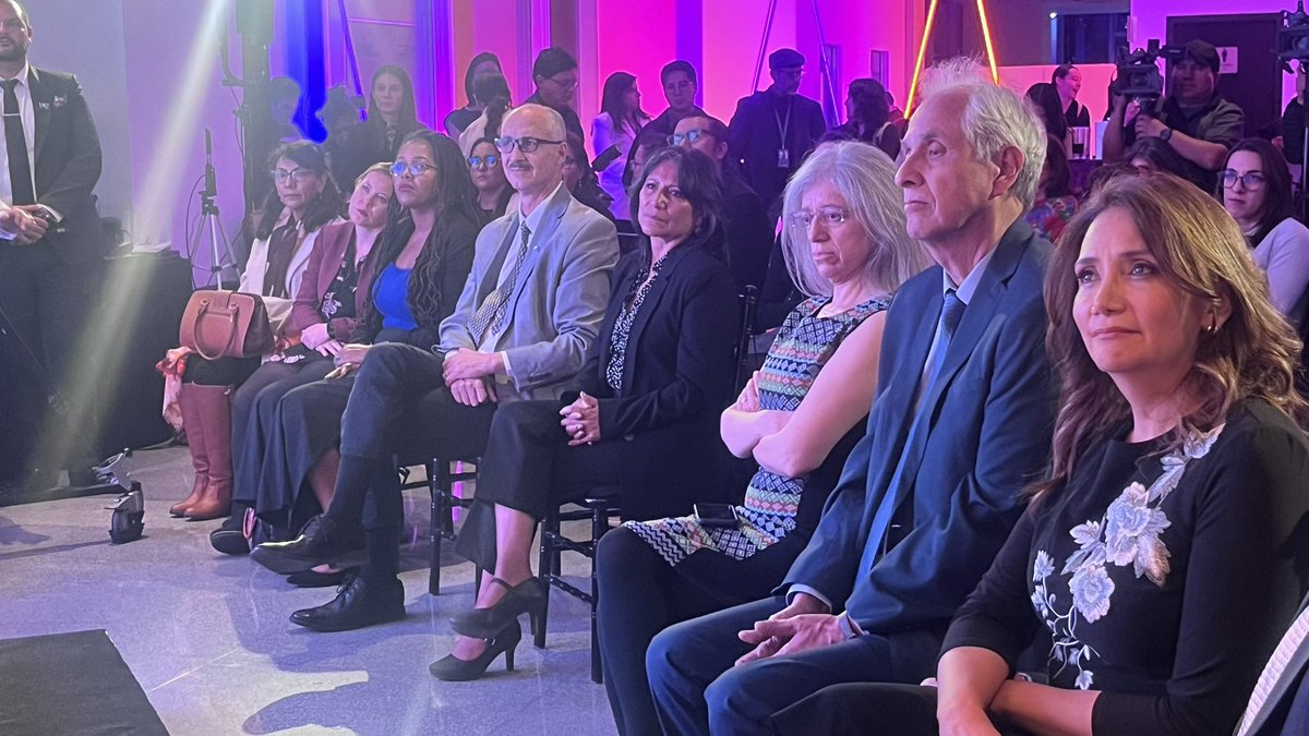 ONU Bolivia (@onubolivia) on Twitter photo 🎙️Se lleva adelante la ceremonia de entrega del “Premio Nacional de Periodismo con Perspectiva de #Género”, organizado por <a href="/BancoSol/">BancoSol</a>, <a href="/Fperiodismo/">Fundación Periodismo</a> y <a href="/onumujeresbol/">ONU Mujeres Bolivia</a>
Rafael Ramírez, Coord. a.i. de <a href="/ONUBolivia/">ONU Bolivia</a> participa de este importante evento
👏🏼¡Felicidades a las/os ganadores! 🎙️Se lleva adelante la ceremonia de entrega del “Premio Nacional de Periodismo con Perspectiva de #Género”, organizado por <a href="/BancoSol/">BancoSol</a>, <a href="/Fperiodismo/">Fundación Periodismo</a> y <a href="/onumujeresbol/">ONU Mujeres Bolivia</a>
Rafael Ramírez, Coord. a.i. de <a href="/ONUBolivia/">ONU Bolivia</a> participa de este importante evento
👏🏼¡Felicidades a las/os ganadores!