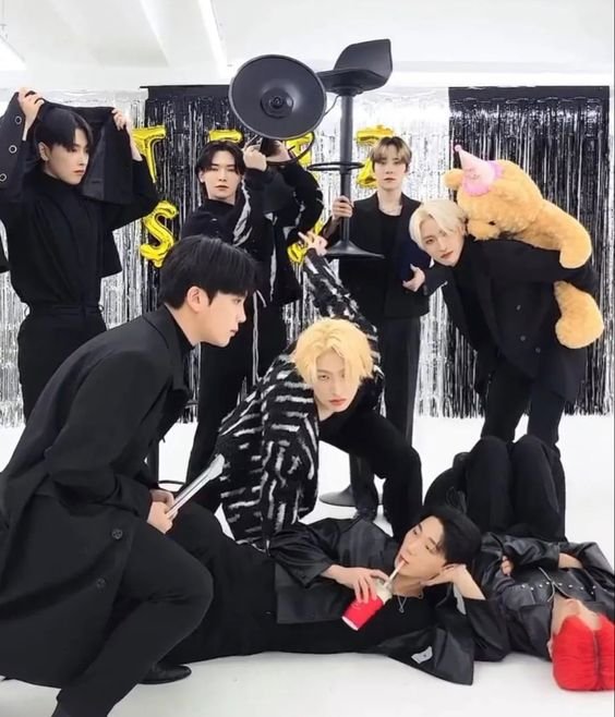 Ateez being so chaotic, a thread;