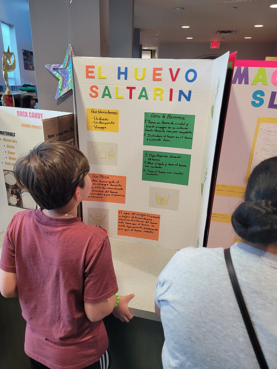 elda_sps's tweet image. La feria de la Ciencia en @ogden_lions. Aprendimos mucho, pero escuchen a este estudiante explicando su proyecto en Español. 🤯💡 @SAISDBilingual