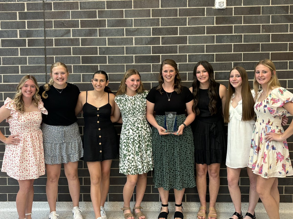 Athletic Awards were tonight and Coach of the Year goes to… <a href="/morgankylie96/">Morgan Zahnow</a>!!! No coach more deserving! 🩵🩵