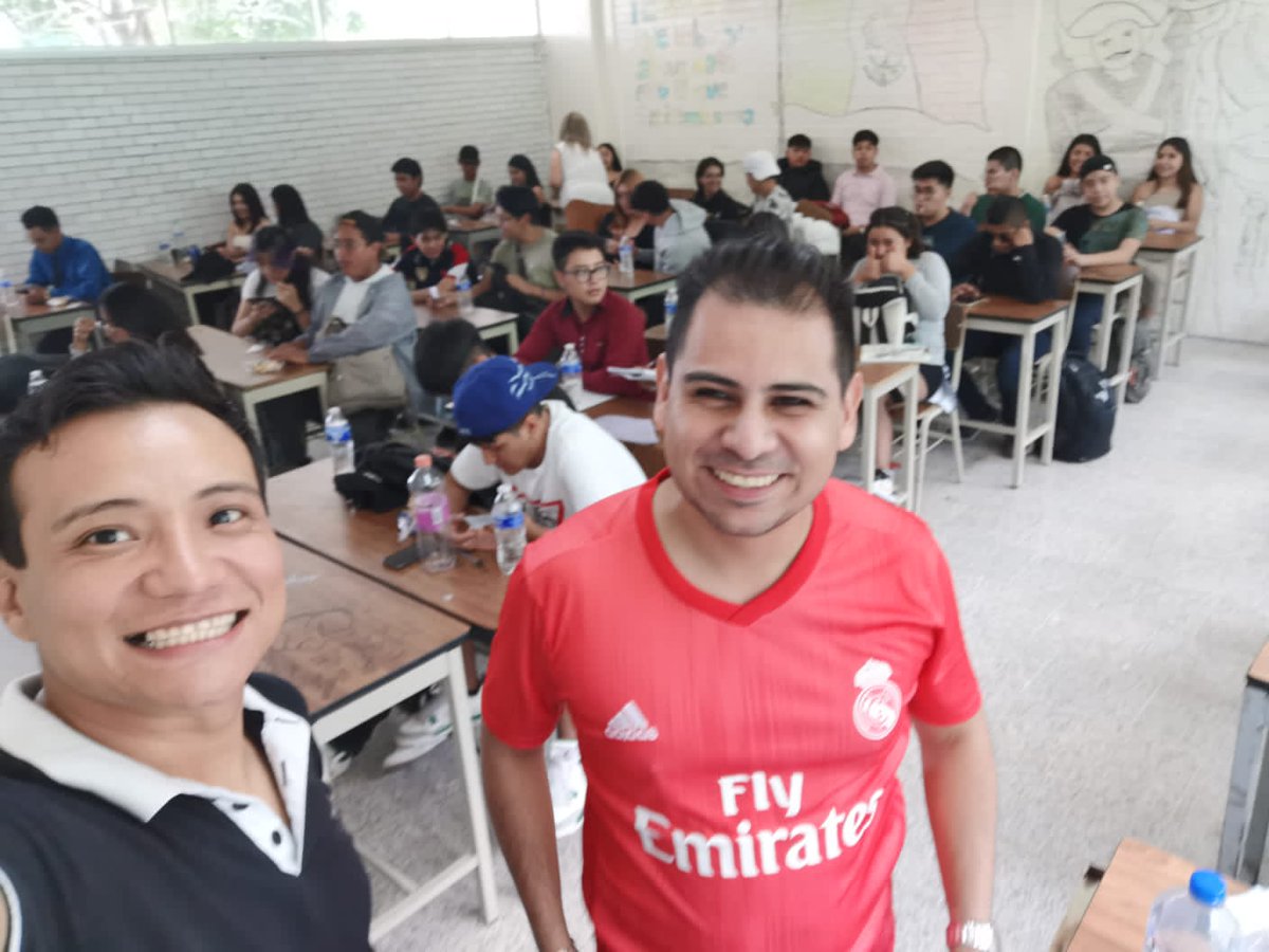 Estamos en la plática 'Tu participación es importante' en Colegio de Bachilleres Reafirmando nuestro compromiso de seguir fomentando la participación de los jóvenes de 6to que ya votarán por primera vez dándole sentido al INE que tienen en sus manos #JovenesAlFrente