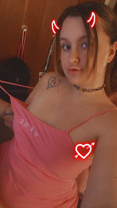 About to go on mfc @ avery_doll in about 5 mins https://t.co/uYWV0IX5Ei