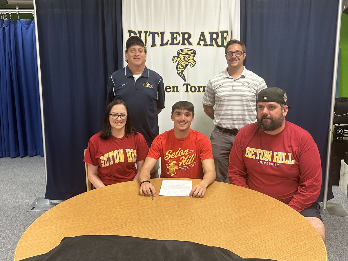 Congrats to track athlete David Graef on signing his NLI to attend Seton Hill University next fall🏃‍♂️🏃‍♂️