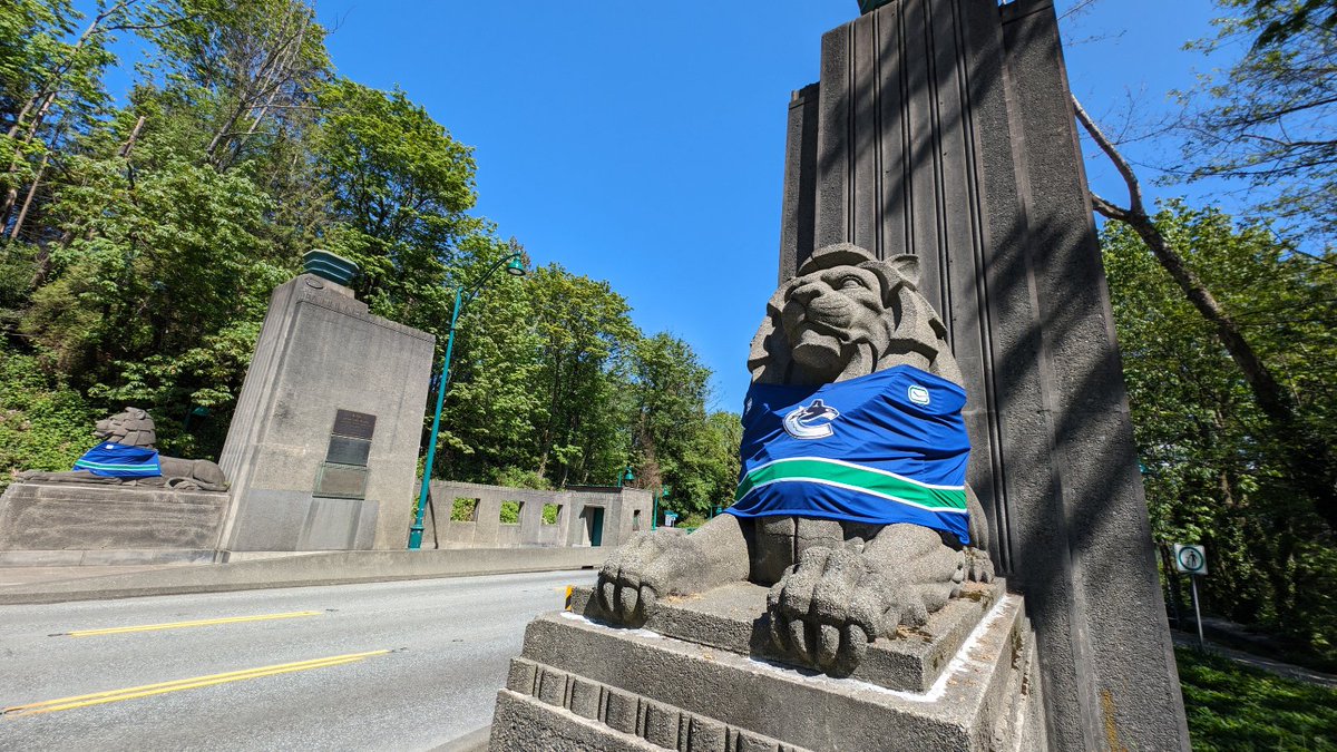 Looking to watch the @Canucks tonight, Vancouver? Check out available viewing spaces at local Community Centres (CC): 📍 Hillcrest CC 📍 Roundhouse CC 📍 Killarney CC 📍 Kitsilano CC 📍 False Creek CC 📍 Creekside CC 📍 Kerrisdale CC More info ➡️ ow.ly/2E3W50RzZ82
