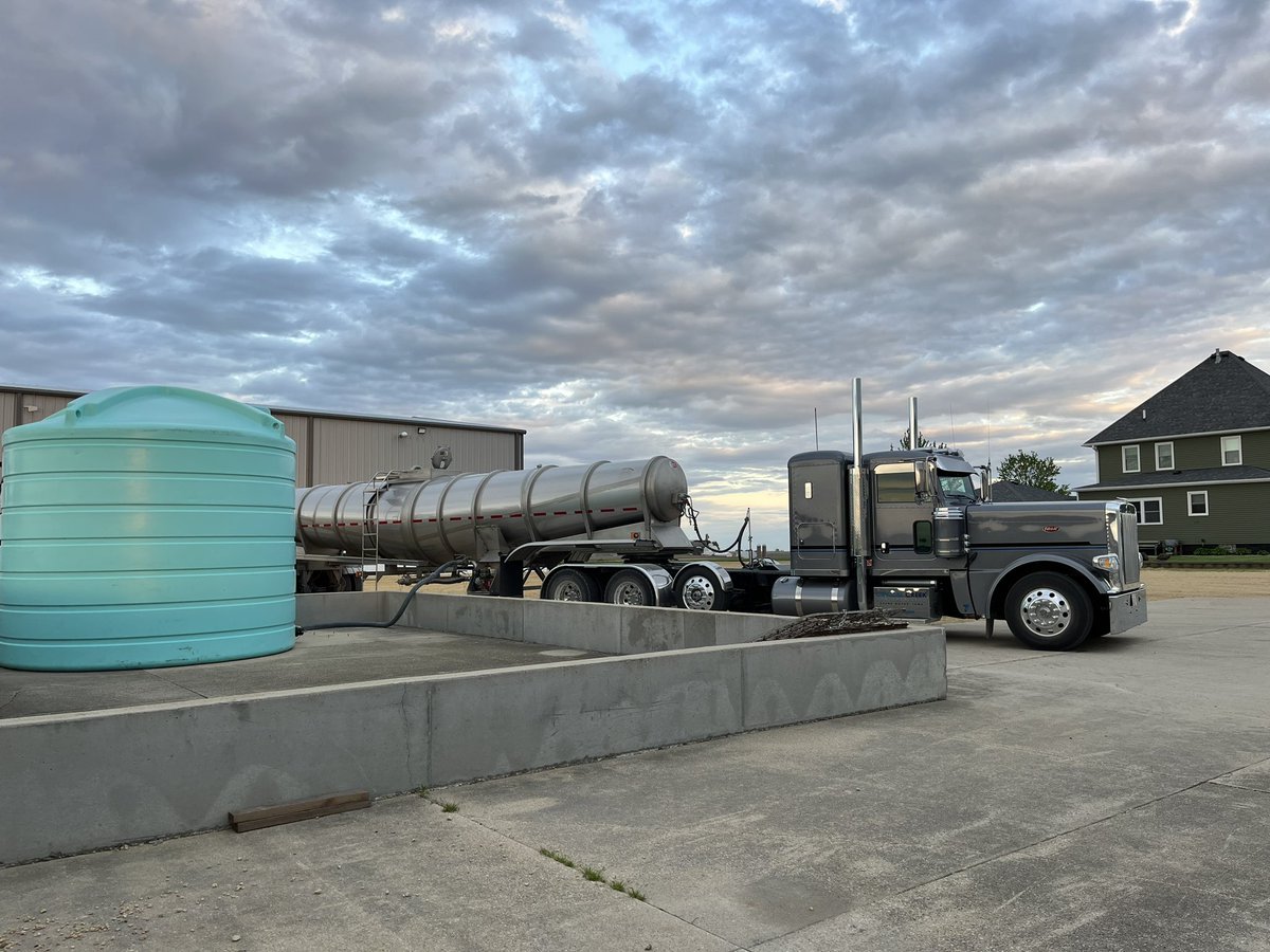 ColeWirth's tweet image. Nice evening for a farm delivery! Feels good to get back to truckin for a few days