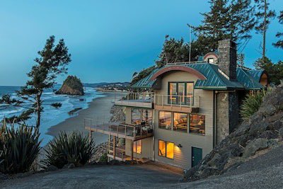 My idea of the perfect home would be on the Oregon coast. Right by the beach with the forest behind. 

What is yours?