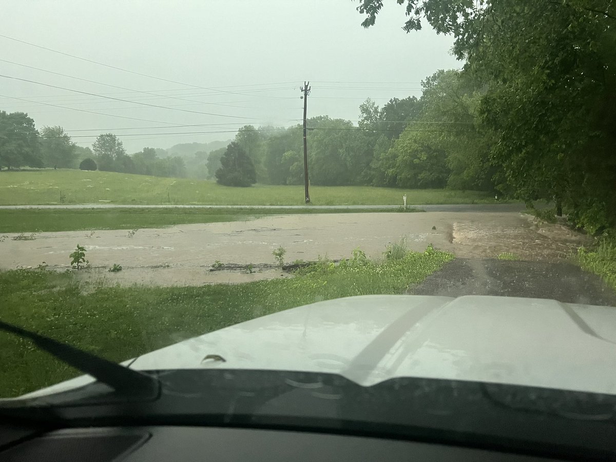 RockyTopexc's tweet photo. @scotttweets2 @SumnerSevereWx @NWSNashville @NC5_BreeSmith @DanielleBreezy @NC5_LelanStatom It got us down here too! Everything ok after it’s come down? https://t.co/PQXdHaPrvL
