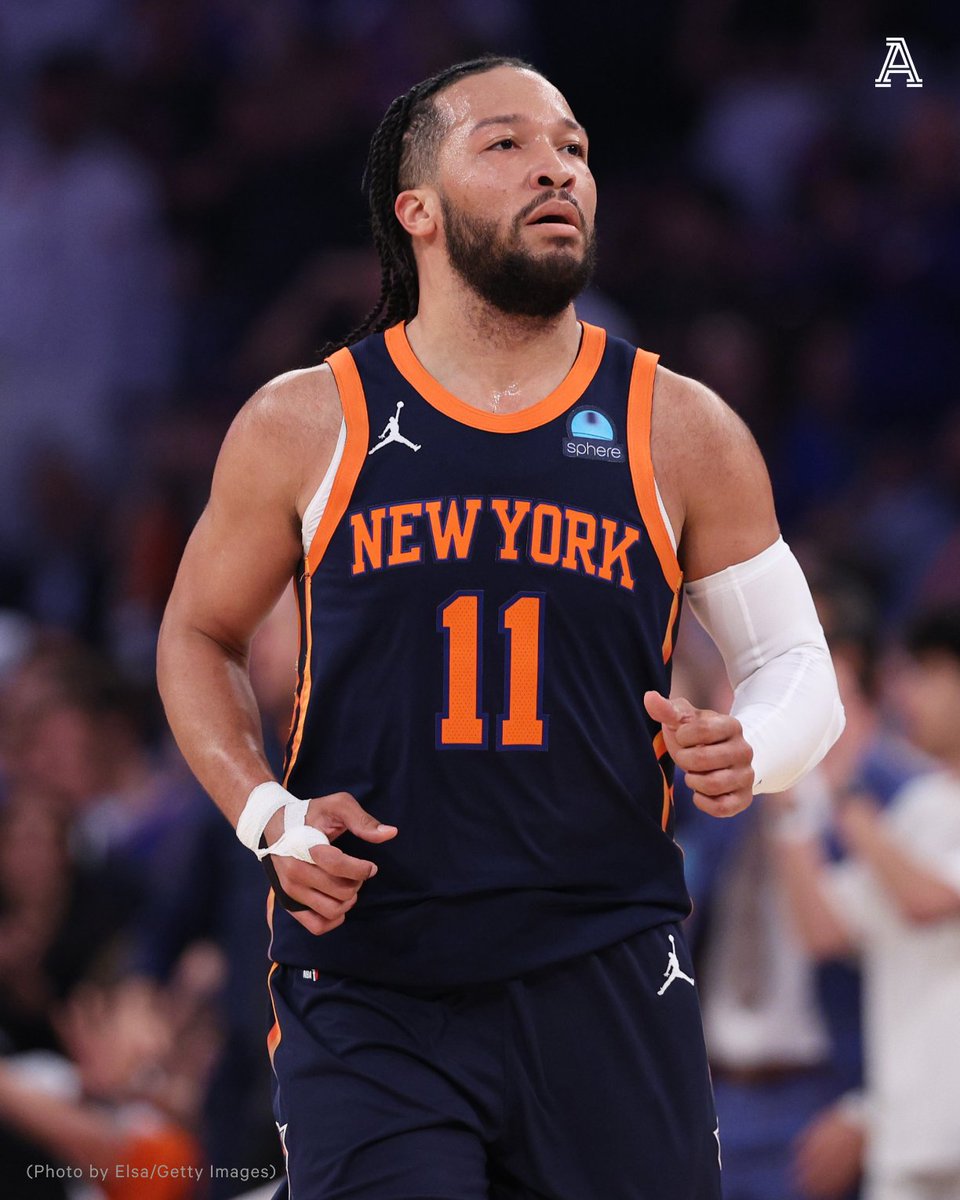 Jalen Brunson has a 'sore right foot,' and is questionable to return, per the New York Knicks.