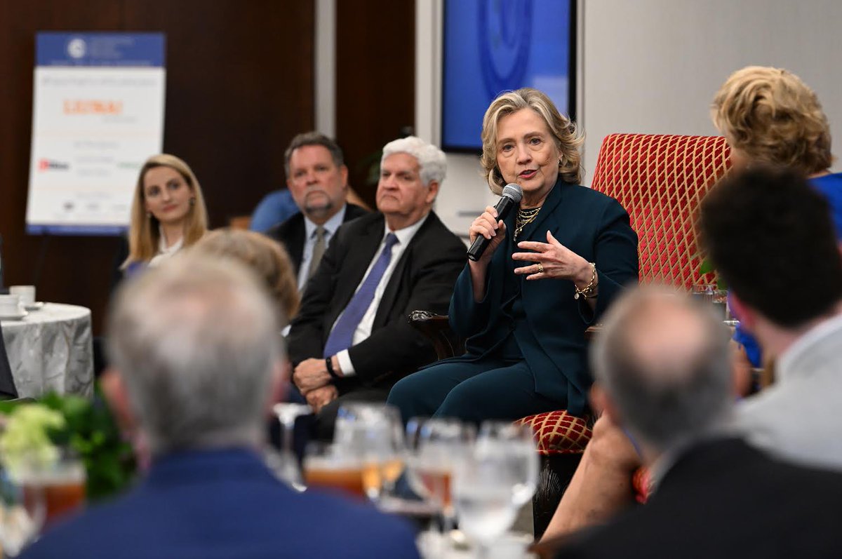 edith_delaney's tweet photo. Congratulations to @WIPLive- a great  30th anniversary event.

An inspiring conversation between @HillaryClinton &amp; Amb. Byrne Nason, in the company of founder Carol Wheeler. A fitting way to celebrate a program focused on service &amp; leadership. 

A special moment for a proud alum. https://t.co/C490xFDrAr