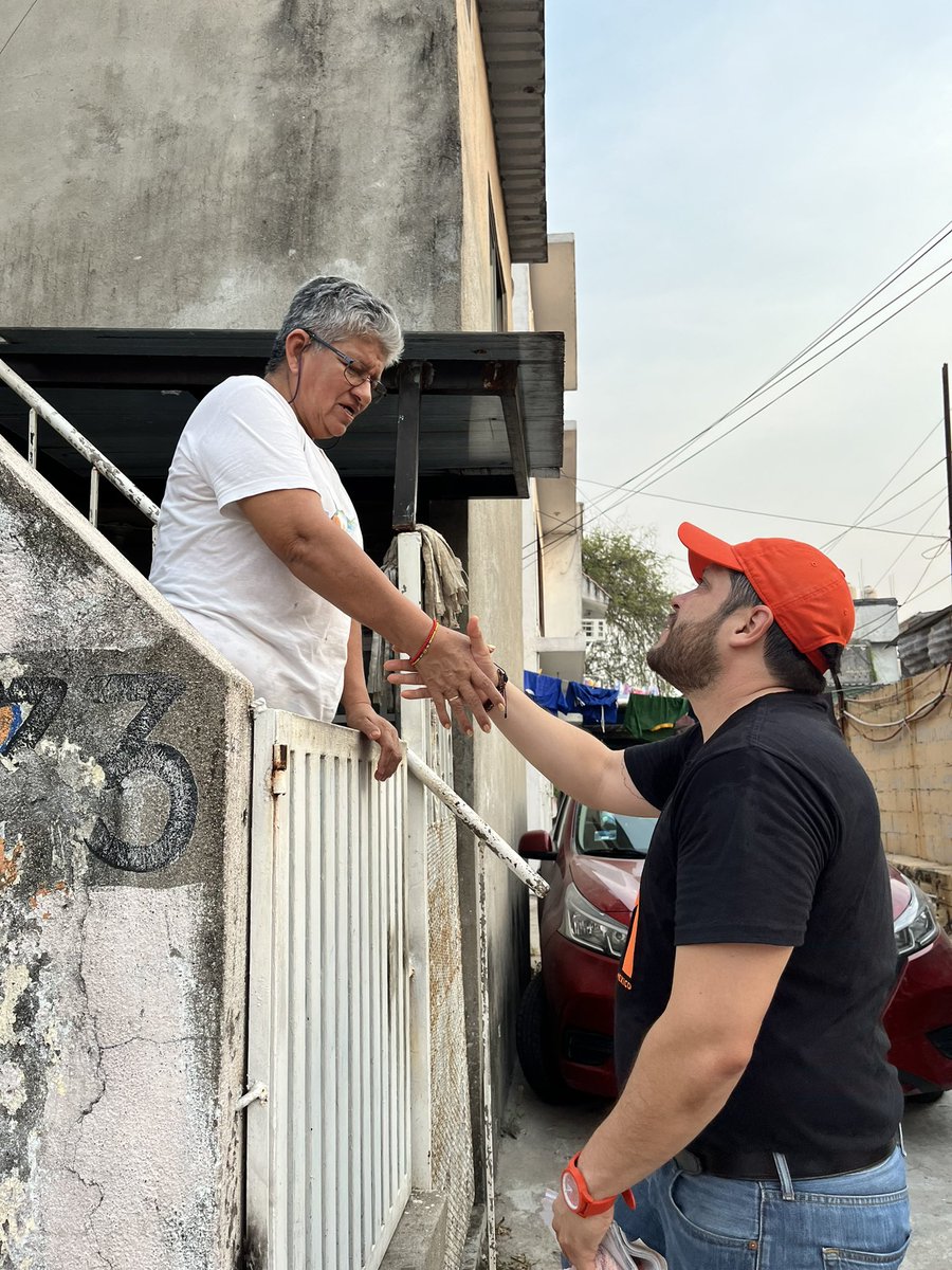 Hoy fue turno de caminar casa x casa la Col. Linda Vista donde agradezco a cada uno de los vecinos le hayan abierto las puertas de su casa. Quiero decirles que yo no les voy a fallar. 
JUNTOS VAMOS A RECUPERAR TABASCO #Centro #Villahermosa #ElFuturoesNaranja #Distrito9…