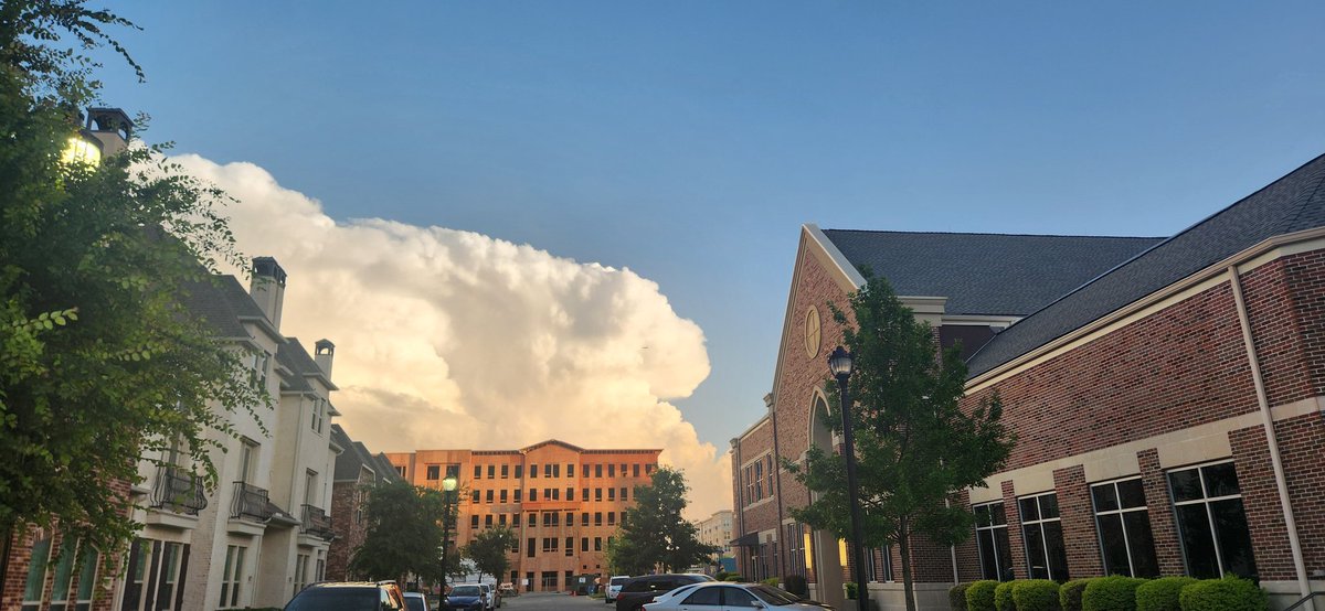 Letitia68568927's tweet photo. Our beautiful north tx skies @NWSFortWorth @wfaaweather @GregFieldsWX https://t.co/Mm9YkyyaIt