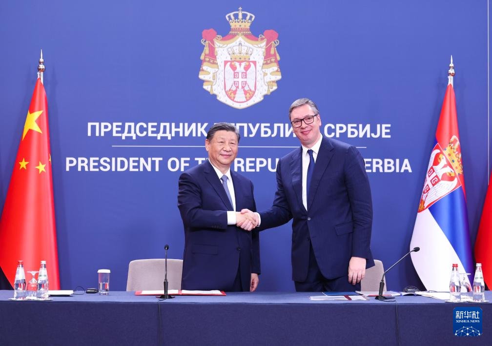 当地时间5月8日中午，国家主席习近平在贝尔格莱德塞尔维亚大厦同塞尔维亚总统武契奇会谈后共同会见记者。