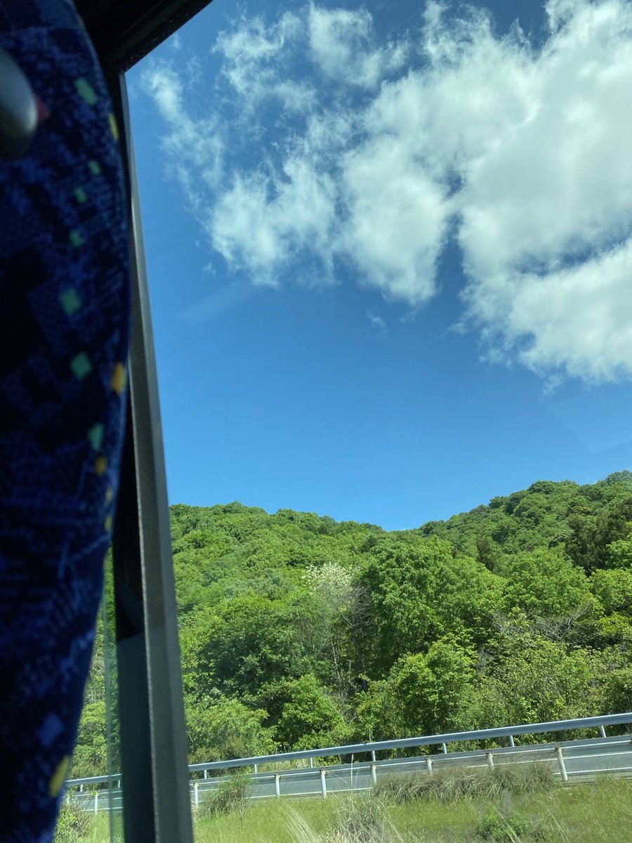 広島到着✈️
市内に向かうリムジンバスから見える青空と新緑に胸が更に踊ります💃🏻

気温も暖かそうだからタナパイは今日もチャリでどこか行ったかな？🚲

 #MWAM 
 #広島
 #FWAMtour