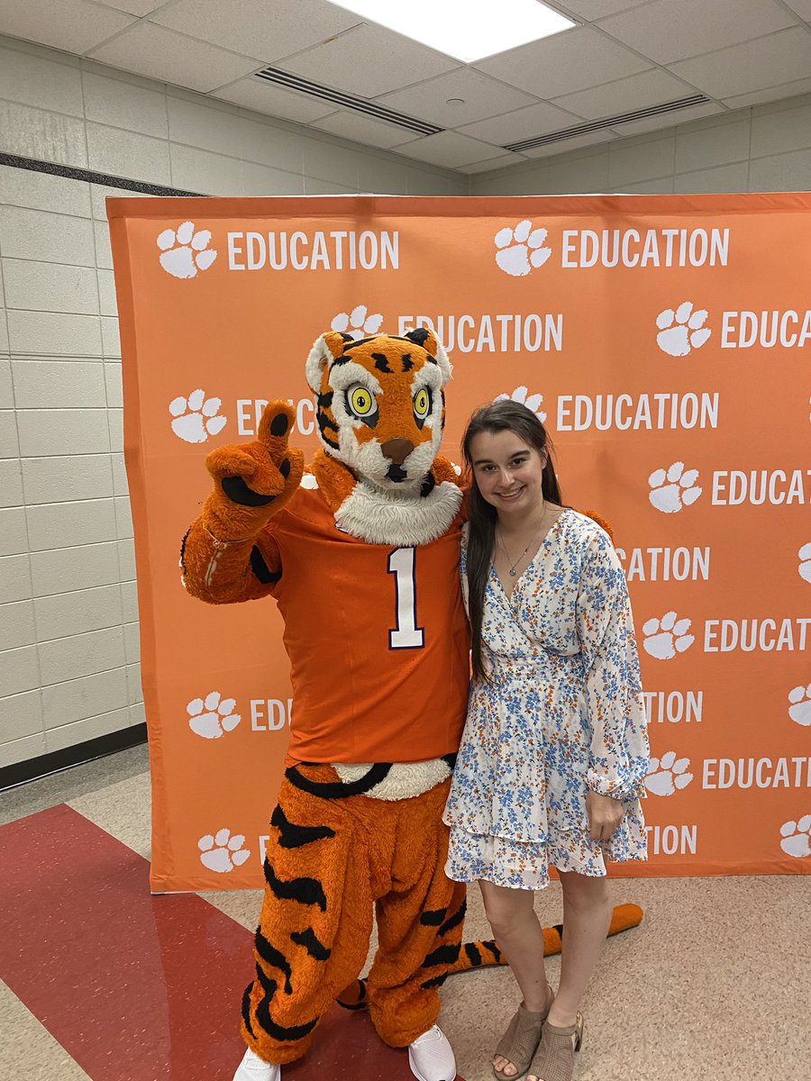 Wonderful night celebrating teachers 🎓💜🧡🐅 #ClemsonFamily @darbschildress