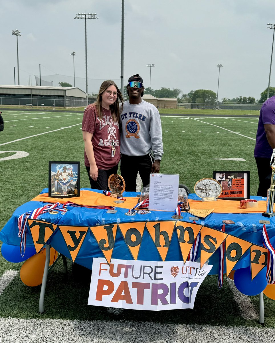 Mrs. Fisher (Hosea) tweet media