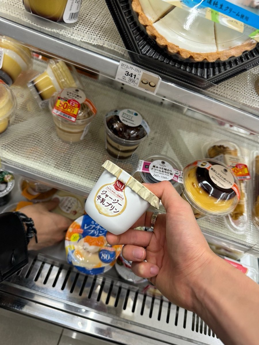 siyun buying pudding 🥹