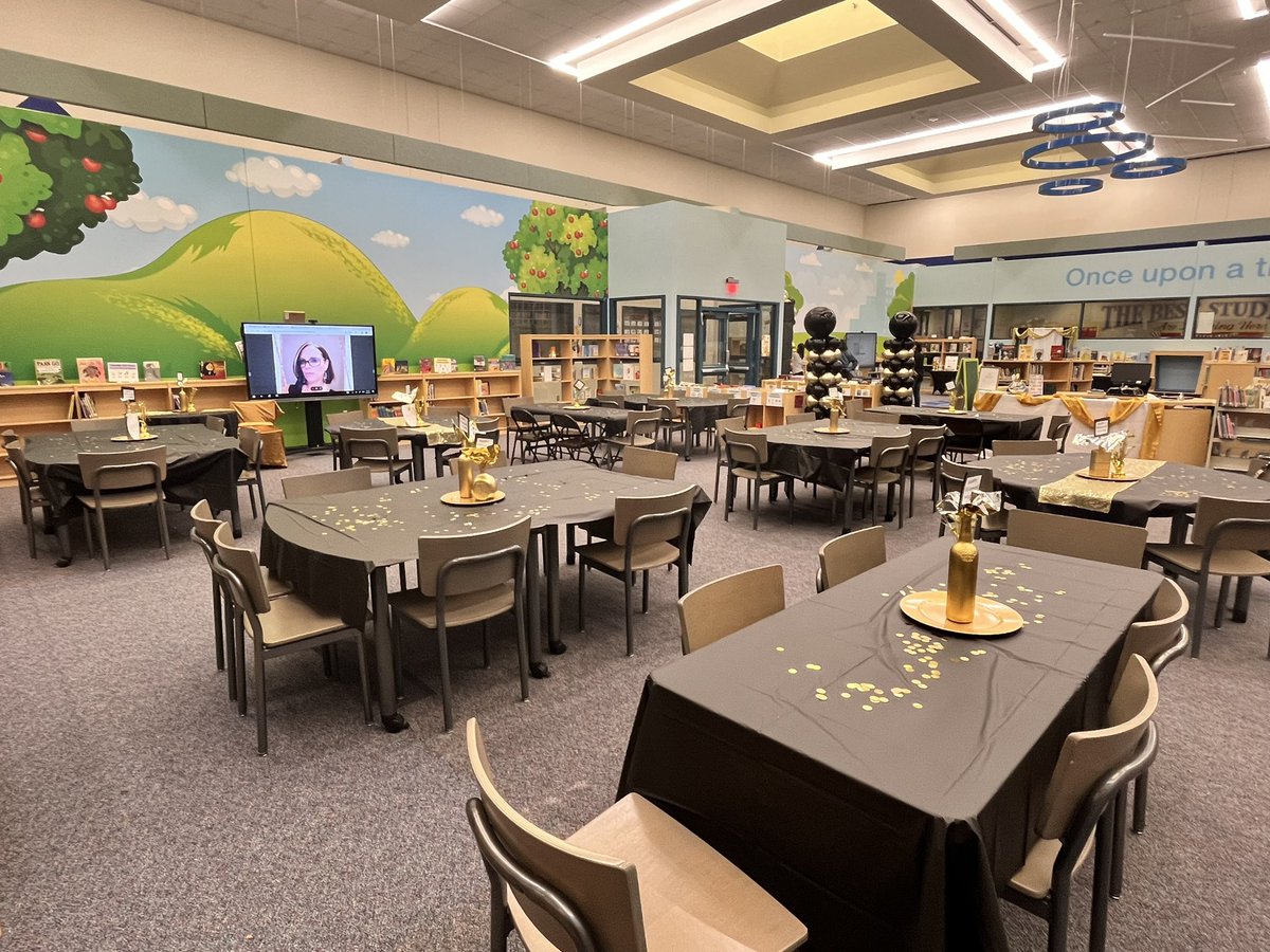 EMarie857's tweet photo. @Best_Bulldogs synergy &amp; teamwork to prepare for a retirement celebration for Mrs. Sharon Williams. This staff really puts their hearts into what they do to make someone feel special &amp; understand 100% of the people doing 100% of the work! https://t.co/tnIk6OX9bF