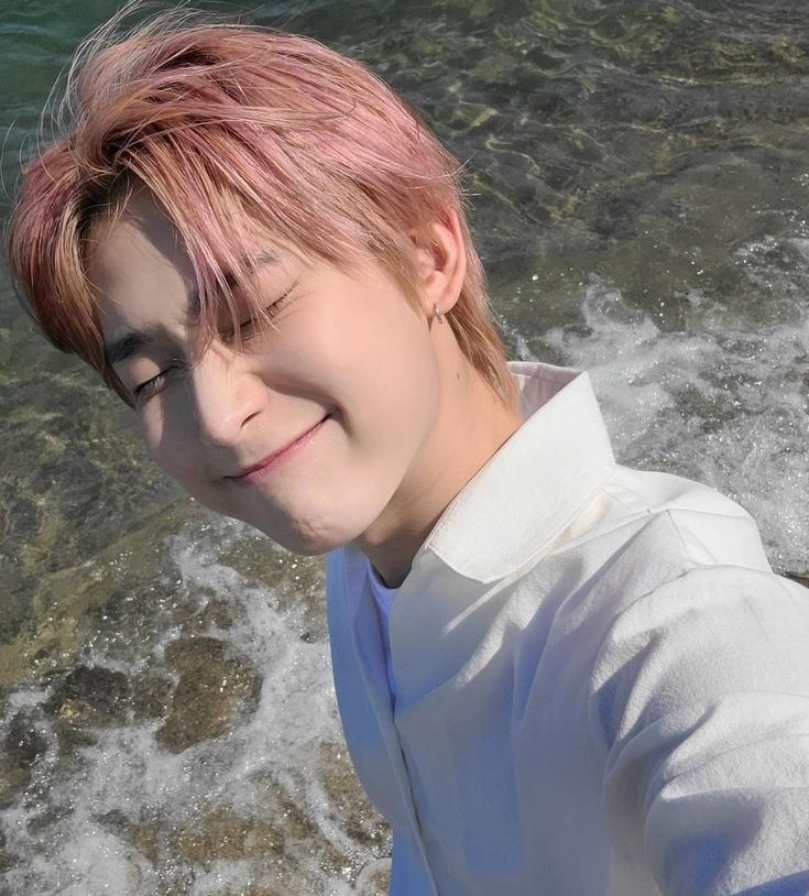 sunny_cdplayer's tweet photo. wtb sunoo pink haired pcs ph
> super prio sunoo poke cheeks ! https://t.co/s3aQCrsp5d