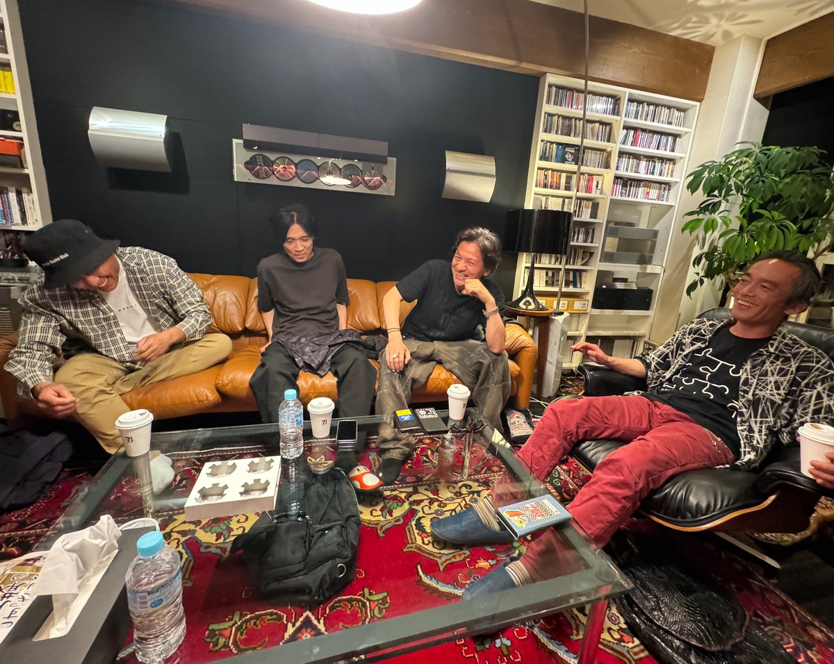 yohito_teraoka's tweet photo. この4人の画力凄いわ！
破壊力たるや😅

ツアーに向けての悪巧みしてました😁

KURE 5-56 Presents Rockon Social Club Reloaded Tour 2024

▼チケット抽選先⾏受付中▼
https://t.co/qyXLRhICJj… (〜5/6(月) 23:59まで)

#RockonSocialClub
#成田昭次 #寺岡呼人 #青山英樹
#高橋和也 #岡本健一 #前田耕陽
