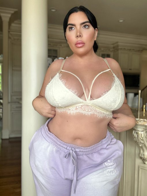 Sweet dreams 😴 https://t.co/49Y3Q3Iu85