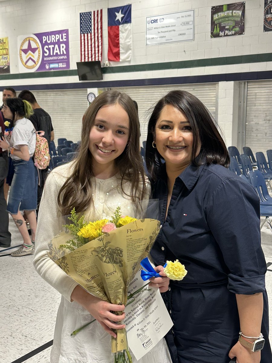 mmarti_OKES's tweet image. It was an honor to pin one of my former students for her NJHS induction. #SISD #Slider  @WDSlider_MS
