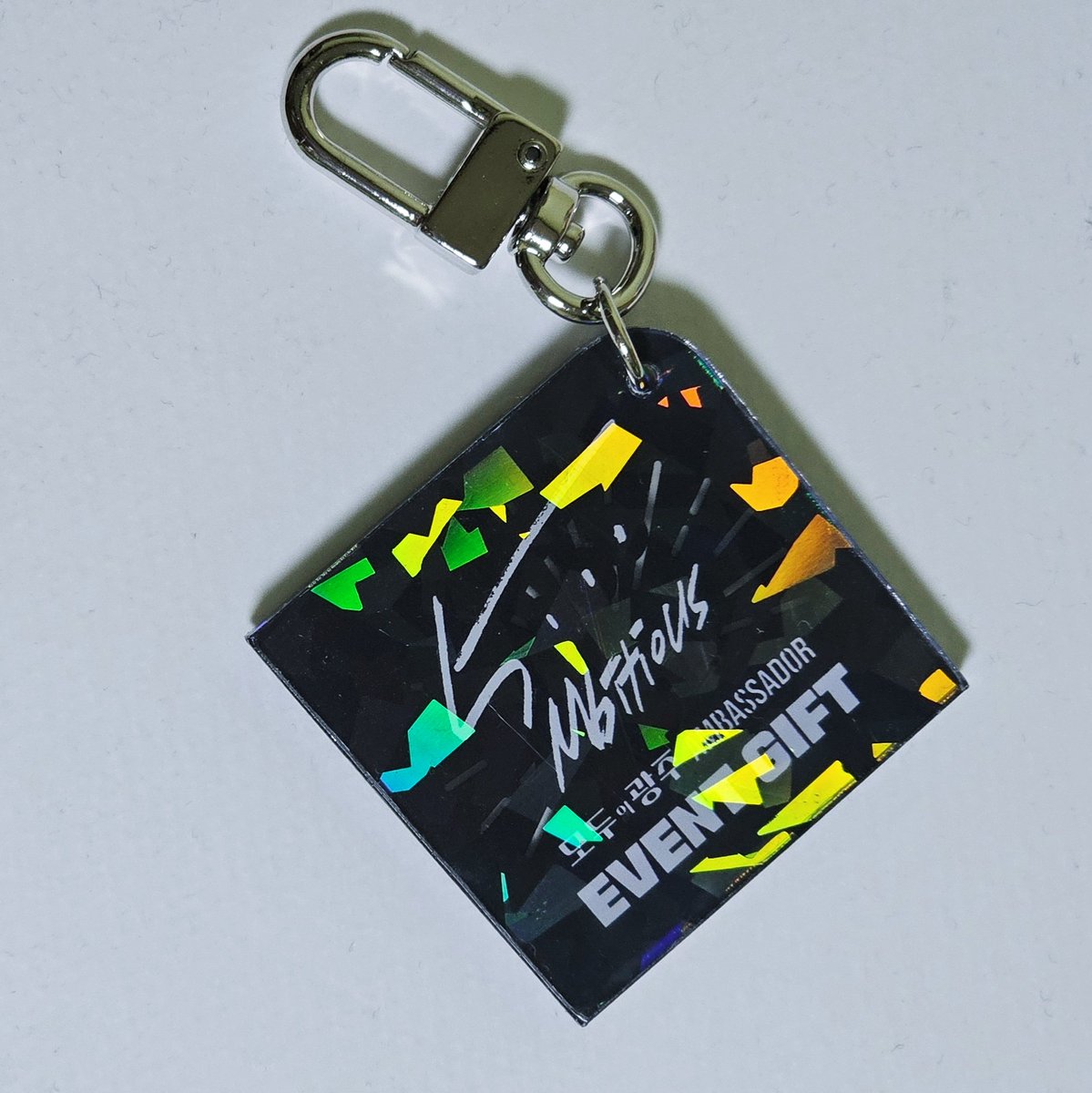 오왕 키링도착!!
앞면은 홀로그램이에여!