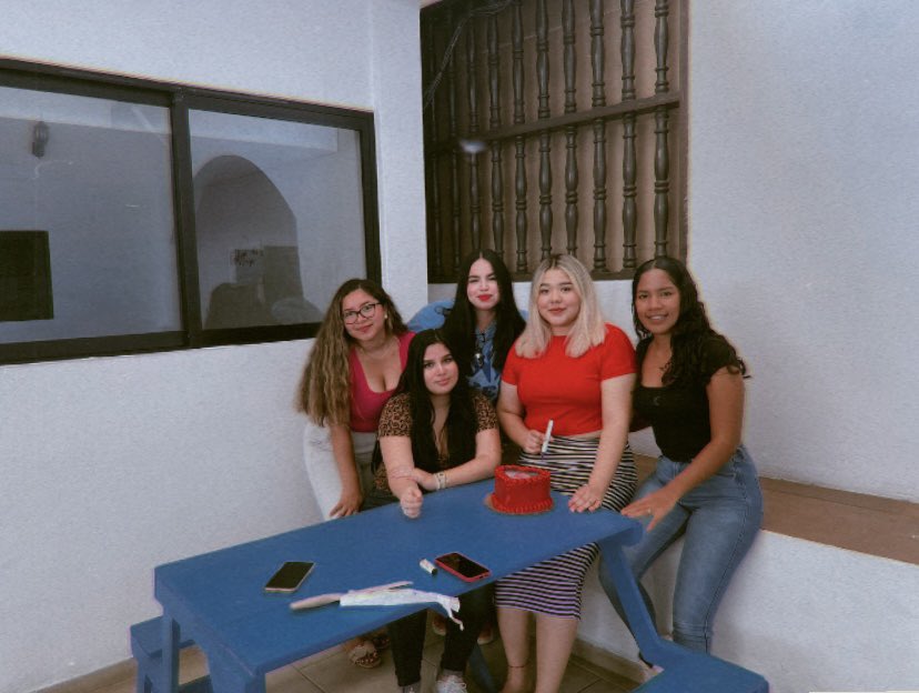 vglez_y's tweet photo. Dios bríndame conservar siempre a estas amistades ✨ https://t.co/NFRav2YstY