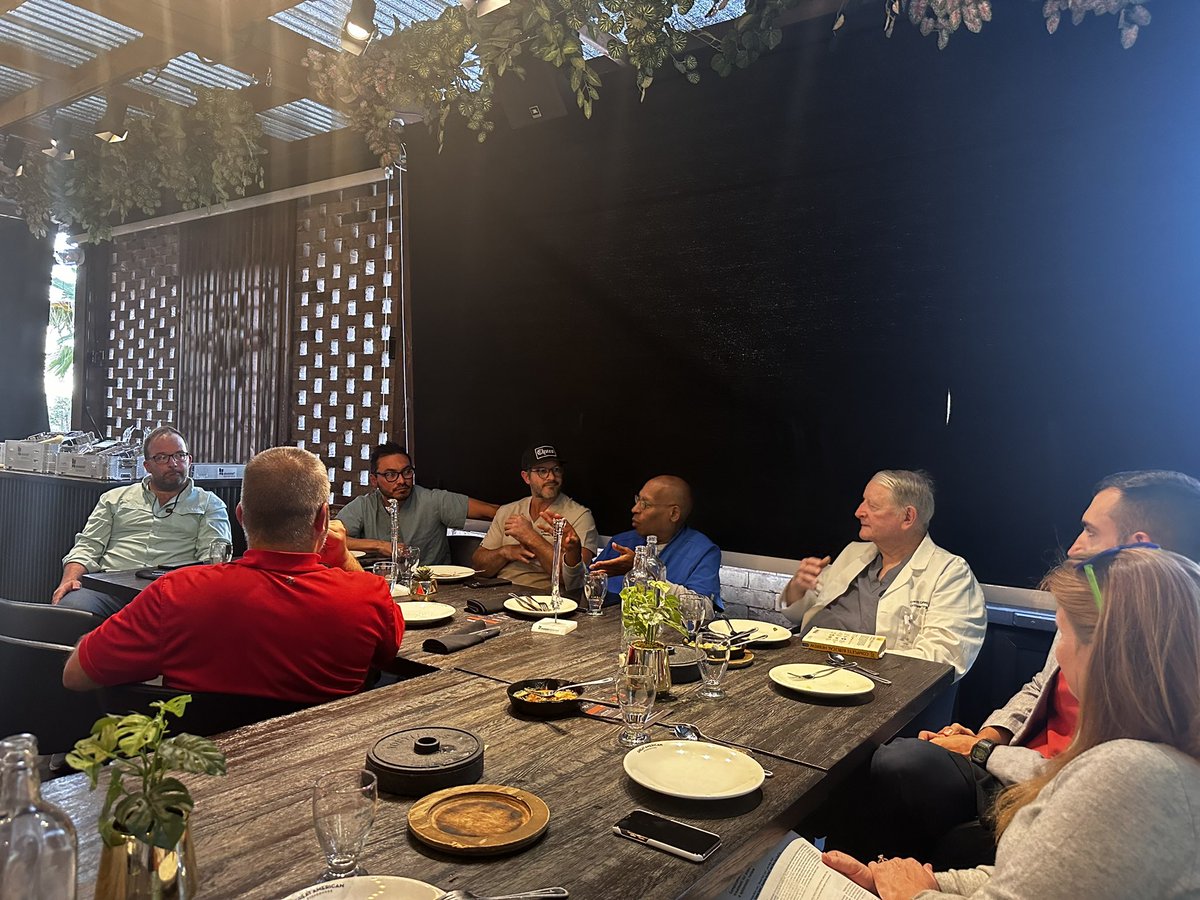 Thanks to <a href="/SkeletalTweets/">Skeletal Dynamics</a> for sponsoring our journal club! 8 hand surgeons here…I could never imagine learning this much about the perilunate complex! <a href="/WBAMCOrthoRes/">WBAMC Ortho Res</a> #orthotwitter