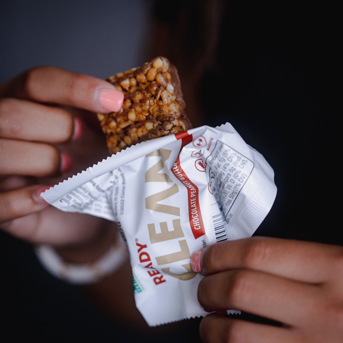 Ready® Mini Protein Bars... perfect for on-the-go or when you need a quick snack after a workout. ➡️ 90 calories ➡️ 6g of protein Available in Chocolate Peanut Butter, Dark Chocolate Coconut Almond, and Dark Chocolate Sea Salt 😋