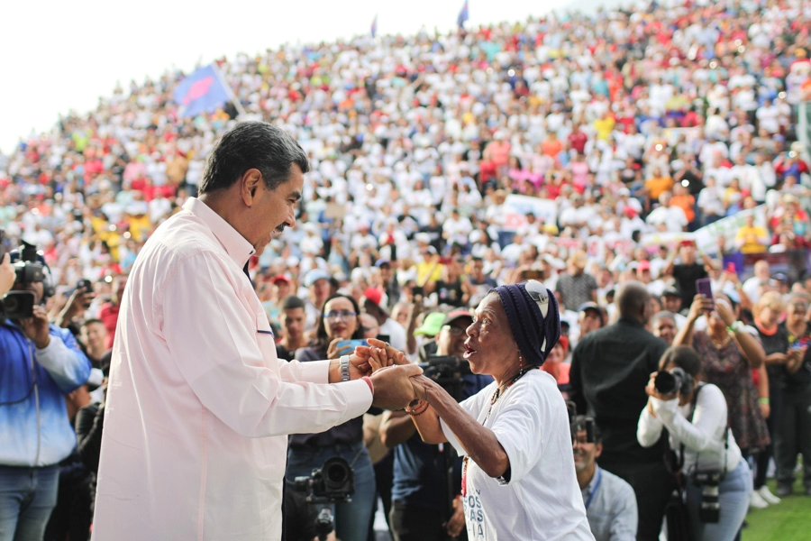 La Gran Misión Abuelos y Abuelas de la Patria nace bajo la dirección de nuestro Presidente Nicolás Maduro junto al gran equipo que conforman los circuitos comunales en todo el país. Una misión a la que nos sumamos todas y todos para brindar apoyo a las y los adultos mayores,…