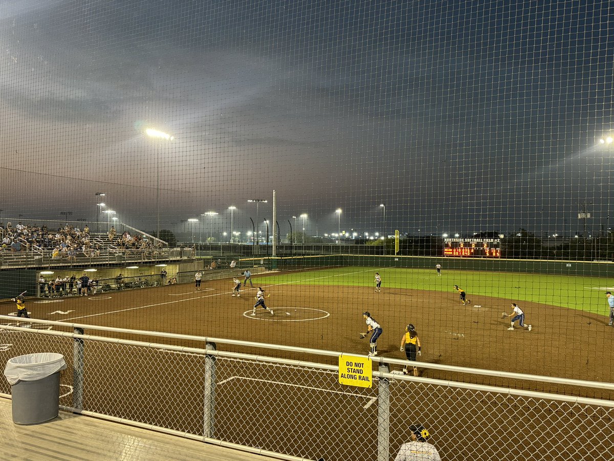 BrennanTrack's tweet image. Bears 🥎 up 12-5 in top of the 7th, close it out ladies! #beatOC #thirdround 

@softballbrennan