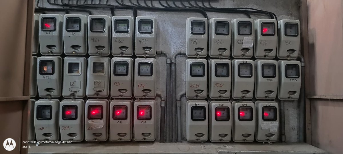 PhotoCastleP's tweet photo. @Enel_Informa_CL @EnelChile luego de un corte los deptos con medidor con luz intermitente roja quedaron con bajo voltaje y con luz solo en la mitad del depto, línea 600 no responde y wsp caído #urgente @SERNAC https://t.co/yyF6AruxW2