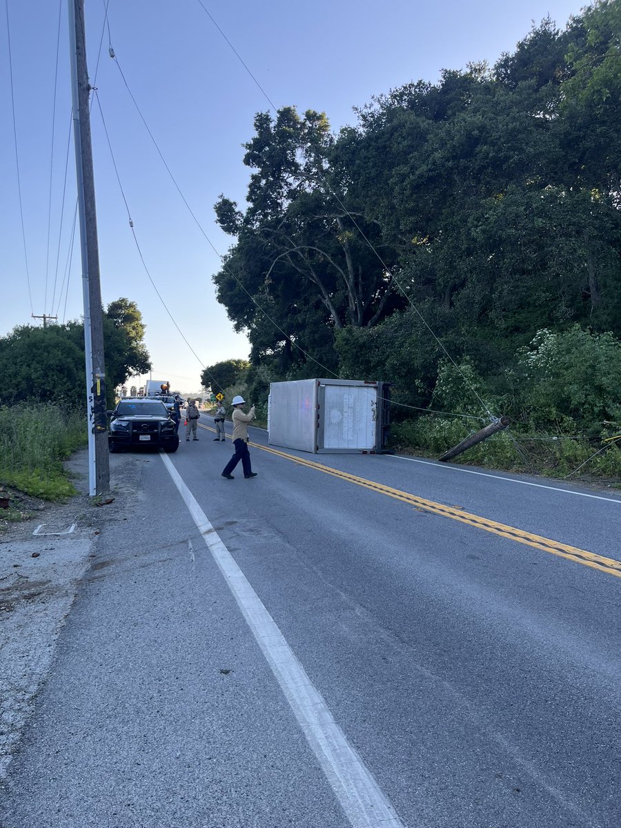 🚨#TrafficAlert 🚨 Collision on HWY 129 west of Rogge Ln: vehicle vs pole. No injuries reported! ⚠️ Wires down across the road - please avoid the area and seek alternate routes. Stay tuned for updates on reopening. Safety first! #HWY129 #RoadClosure #DriveSafe 🚧🚗👷‍♂️