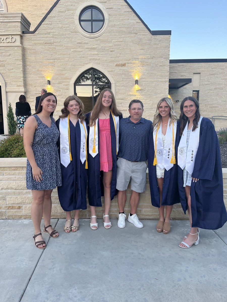 HaydenGirlsBbal's tweet photo. ✝️ Baccalaureate Mass for our Seniors! 🙏🏻May God bless them as they graduate on Sunday and go in different directions following their dreams! 🎓 We were blessed to have them for 4 amazing years! 🥹#US https://t.co/NrMaY75YMI