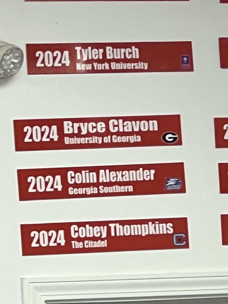 TylerBurch2024's tweet photo. Blessed to be inducted into the @TOTAL_ATHLETE Wall of Fame tonight. Thank you Coach Dwight Johnson and all the amazing athletes I trained alongside over the years.  @DutchtownFB1 @PlayBookAthlete @DTown_DAWGS @DHS_HCS @NYUAthletics @djjohnson232 @niketaq https://t.co/g6pLy5xpOZ