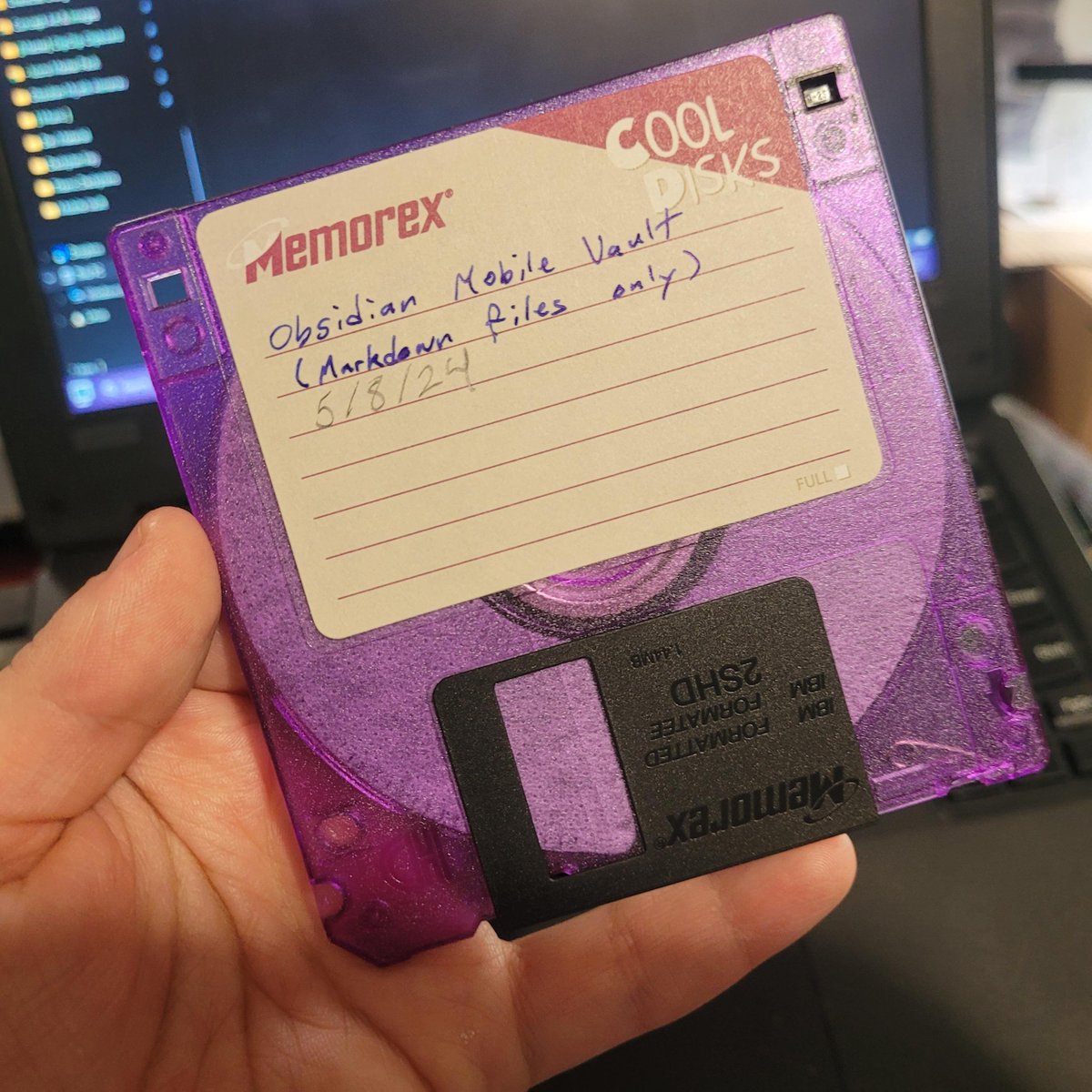 yes, you can put your @obsdmd notes on a floppy disk and read them on an old computer 🤗 (via SilverNarifia on Reddit)