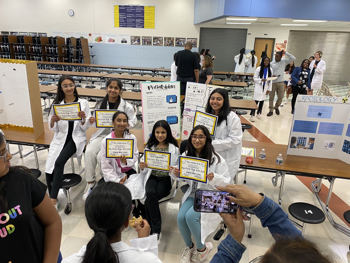 Our 1st Pre Med Club White Coat Ceremony @GrangerIPSD204 the students were awesome! @ipsd204 @kibbee_lewis @SELwmsklodnicki