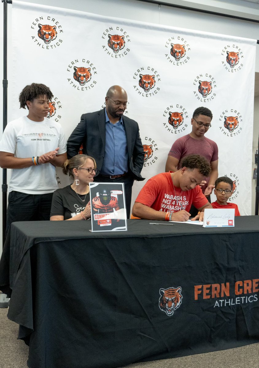 FernCreekFB's tweet photo. Today, we put a bow on the c/o 2024! These 4 put the total to 8 for this year. Congratulate these men for taking the next steps in their ftbl journeys
@Nemo1n_only - @WabashFootball 
@noah_blankman - @FranklinCollege 
@_ajdenson - @UnionCollegeFB 
@n0limitnaz_ - @CvilleTigersFB https://t.co/LjFekPKMyQ
