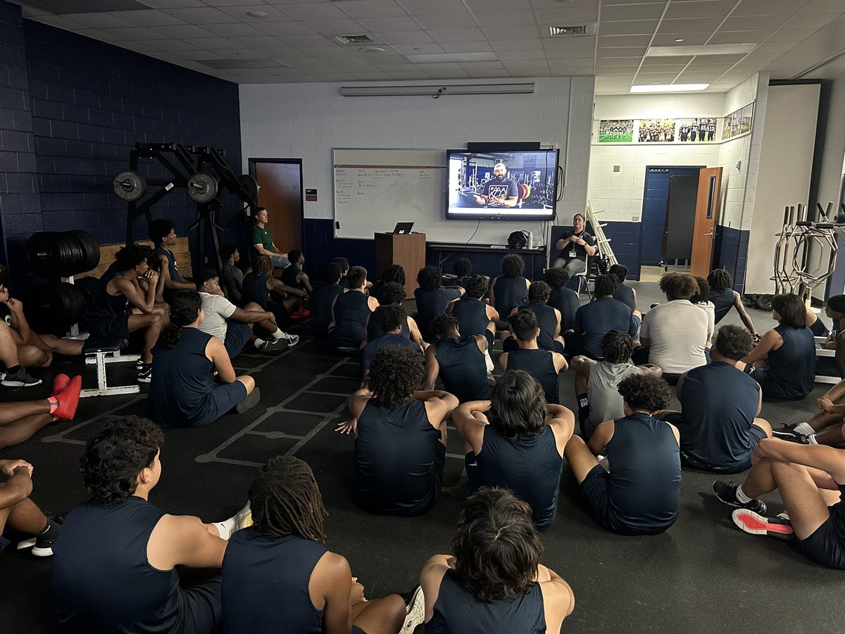 “Clark Kent” @CypressRidgeHS @RamNationCRHS @CyRidgeBooster @CFISDAthletics @DrLozano_CFISD @2Wordstv @MackeySpeaks Thank you, Coach McClanahan Offensive Coordinator, Head Track #CoachesCoachingCoaches #RamsHelpingRams #Serve #ClimbTheRidge #RamPride #Character @CoachMcClanahan