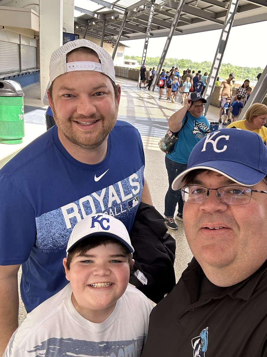 It was great seeing my man Jeff Slater at School Day at the K!! Coach Slater is relentlessly #ChasingGreatness for the kids each and every day!! #KSLeaders