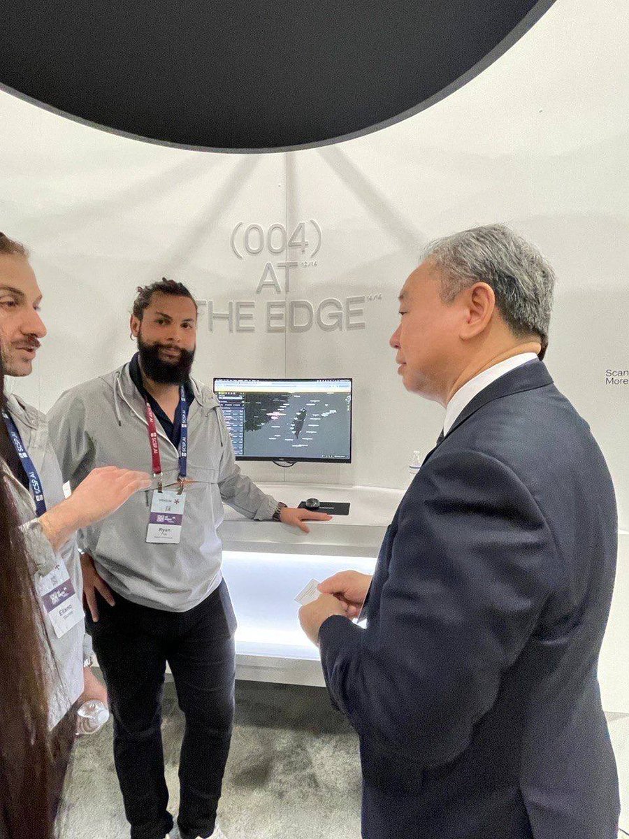 TECRO_USA's tweet image. A pleasure to visit the AI Expo for National Competitiveness #AIExpo @scsp_ai to learn how democracies could better leverage critical emerging technologies like AI. Amb Yui also cheered for the Taiwan teams!