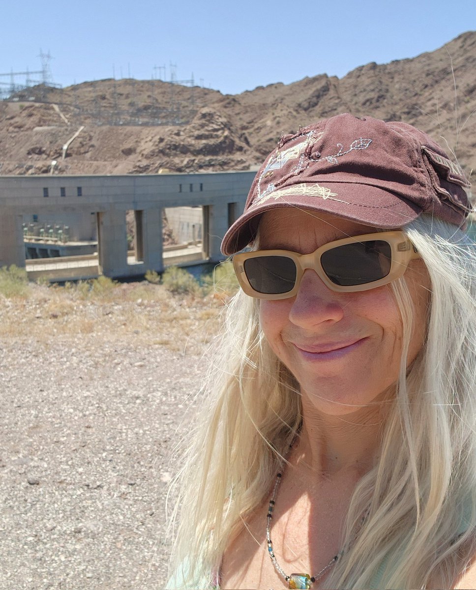 Small nuisance debris everywhere and continued scarecrow hair, this wind! All in a good day of weather with wind waves and water today. These days the tightest fitting hats have flown off my head, hat retrieval successful.  #azwx #cawx #nvwx #ParkerAZ #ColoradoRiver #LakeHavasu