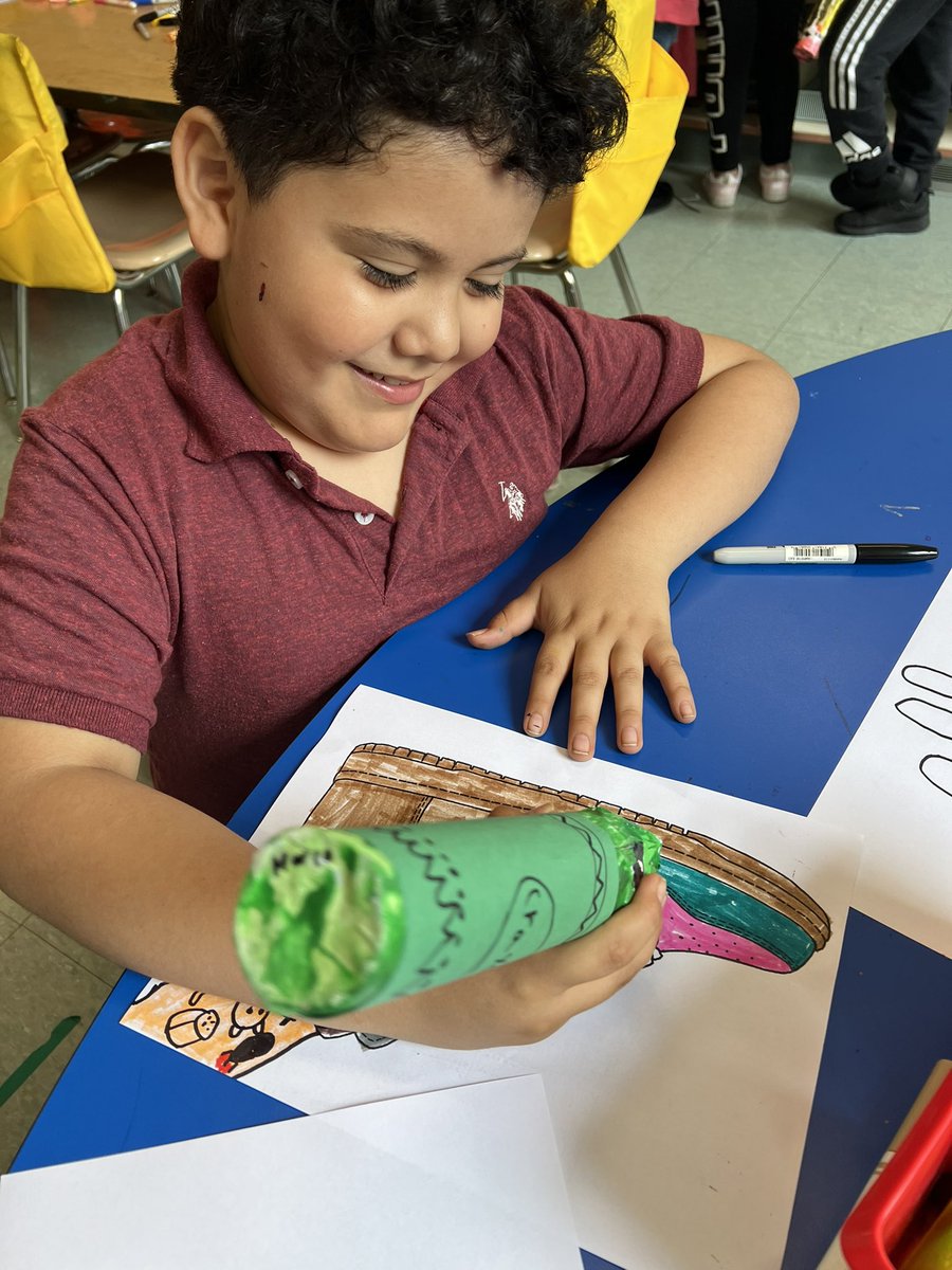 msmeyerart's tweet image. “Drawing” with our paper mache pencils &amp;amp; crayons in 2nd grade! 🖍️ ✏️ #beabulldog #séunbulldog