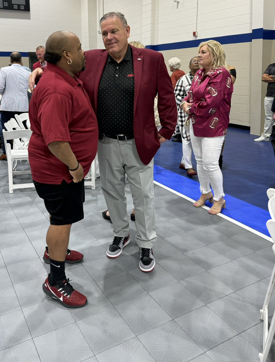 theuglyfatkid88's tweet photo. Great time with @CoachSamPittman tonight definitely enjoyed talking with him great job on the speaking tonight coach I got some retros waiting for you #WPS #GoHogs #TurnThatDamnJukeboxOn https://t.co/HKNfDYZzib