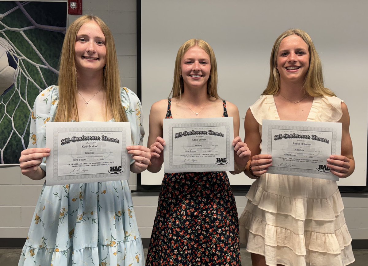 KHSLCatsSoccer's tweet image. Great night celebrating this crew! 

               💙🐾2️⃣0️⃣2️⃣4️⃣⚽️🤍 

Thanks for a great season girls! 🫶🏼