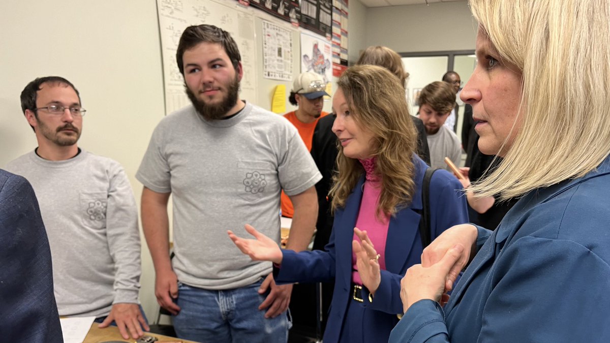 It was so rewarding to tour the Plumbers and Steamfitters UA Local 118 Training Center today with Microsoft President Brad Smith, and to talk to union members and apprentices about the incredible innovation happening there, but also their concerns about AI and technology.