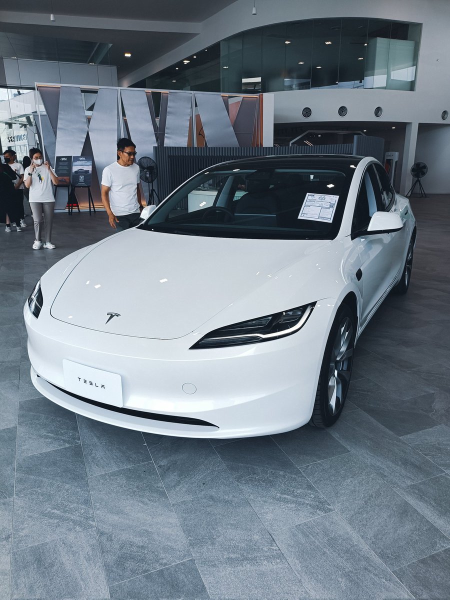 Tesla Model 3 White.

#tesla #teslamotors #teslacar #teslacommunity #teslamodel3 #model3 #teslamodel3performance #teslathailand #teslathailandclub #thailand #bangkok #car #cars #photography #carphotography #starlink #starlinkphotography